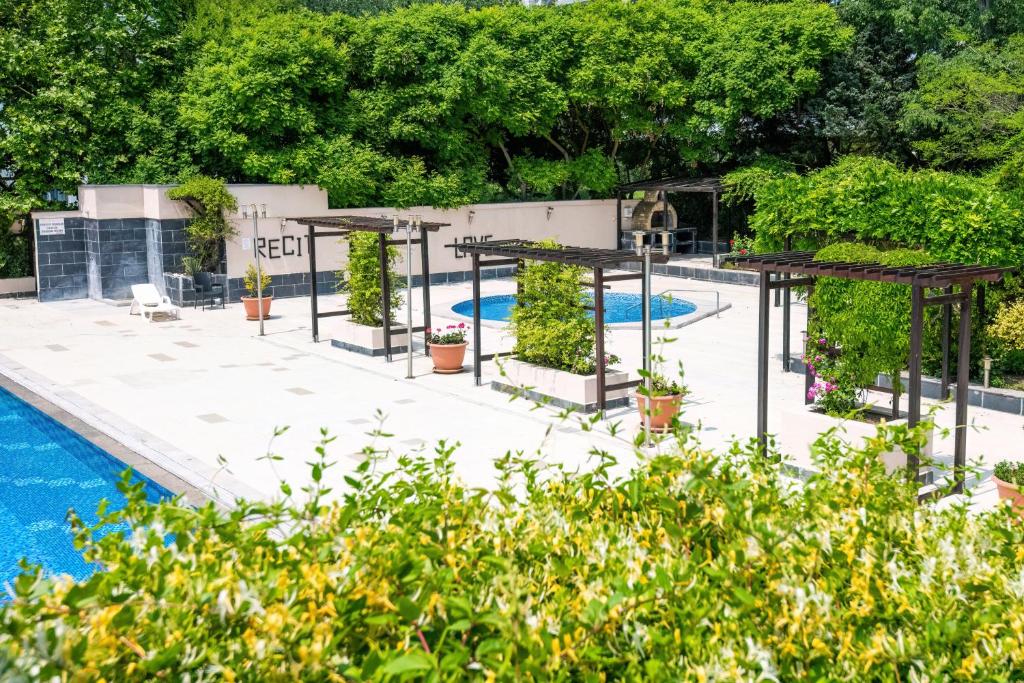 Bazén v ubytování Hotel Recif nebo v jeho okolí