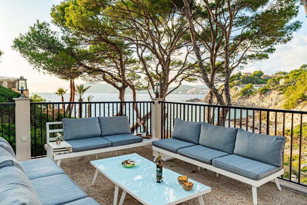a patio with two blue couches and a table at Villa Rivo - Costa de la Calma in Costa de la Calma