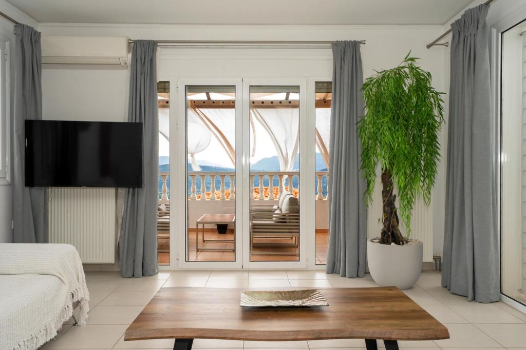 TV a/nebo společenská místnost v ubytování Dream Villa with Seaviews