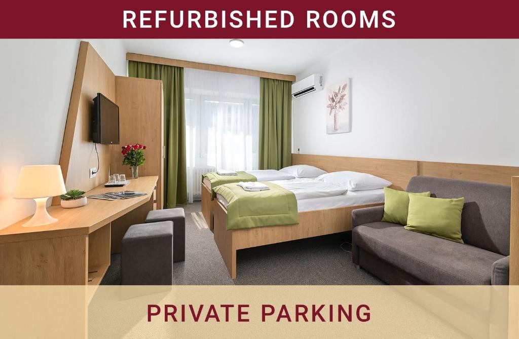 Postel nebo postele na pokoji v ubytování Hotel Plus