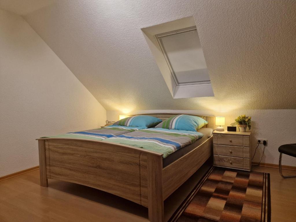 Postel nebo postele na pokoji v ubytování Ferienwohnung Vier Sterne