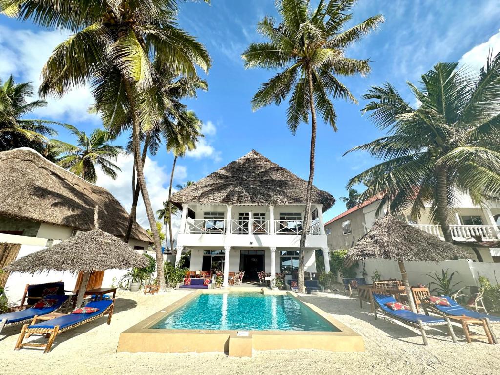 Kolam renang di atau di dekat The African Paradise Beach Hotel