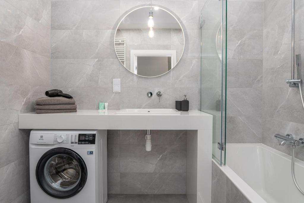 Pure Home Premium Apartments - Free Parking & AC - 17