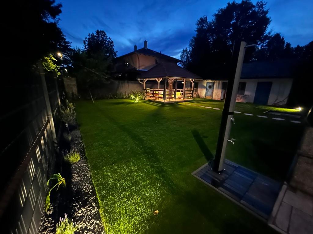 Zahrada ubytování !New! 200m from Beach/ 1500m Petőfi Sétány