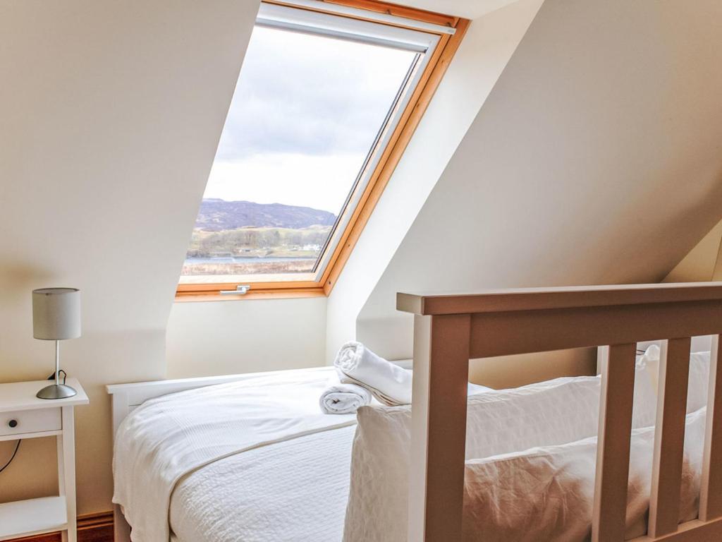Postel nebo postele na pokoji v ubytování Chalet Solace by Interhome
