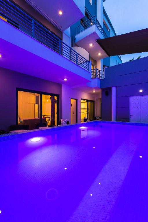 Bazén v ubytovaní Rethymno Hills Apartments alebo v jeho blízkosti