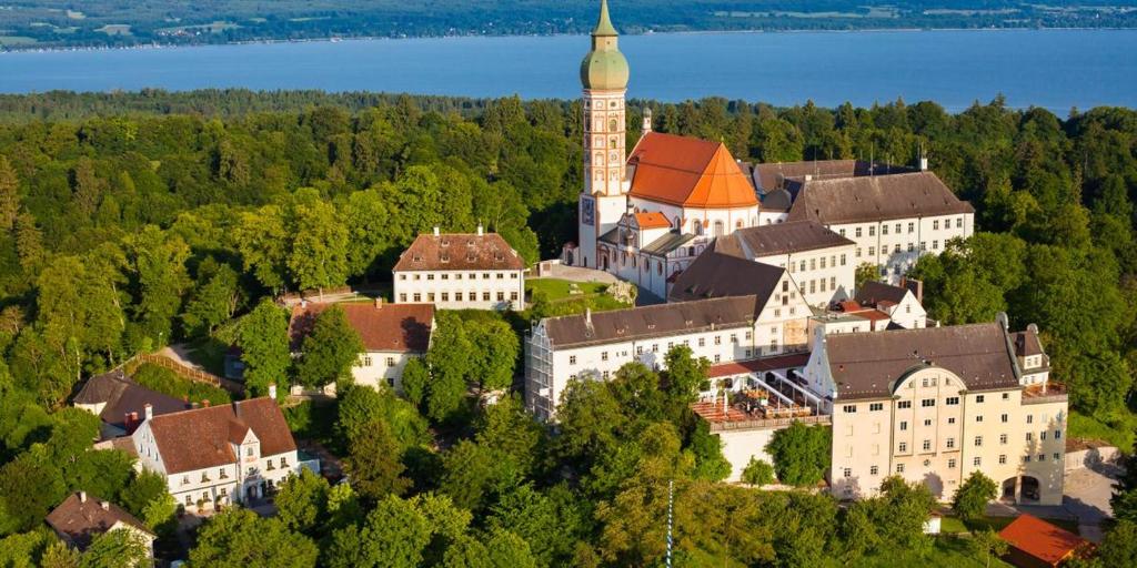an aerial view of a large building with a tower at Ferienwohnung Landliebe in Dießen am Ammersee
