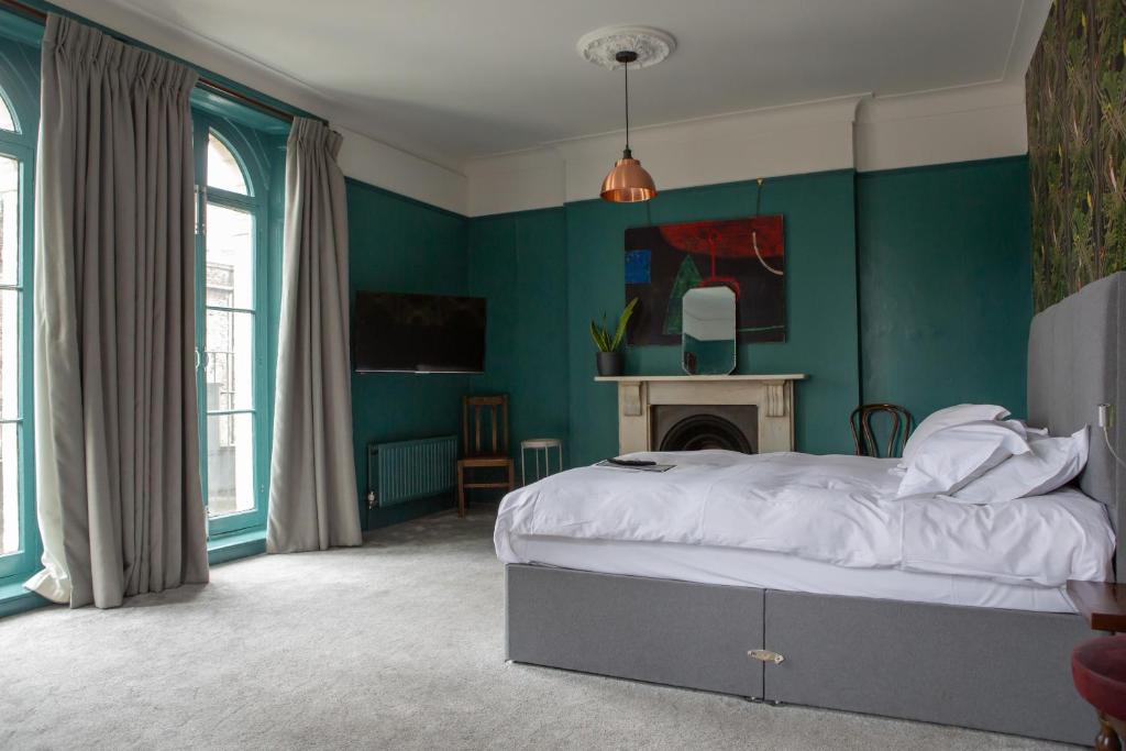 The Crown Rooms - Resim 22