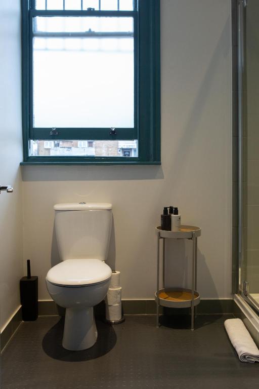 The Crown Rooms - Resim 23