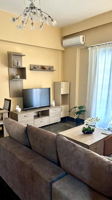 TV a/nebo společenská místnost v ubytování Seaside Nest Corinth