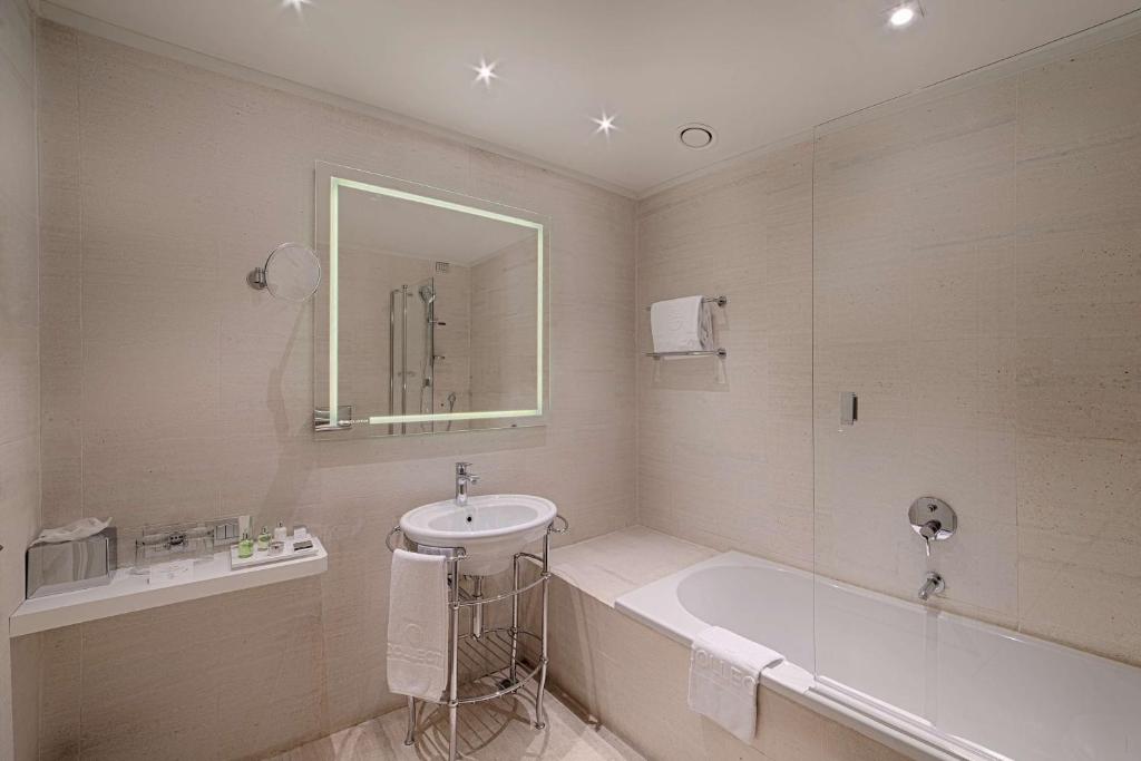 NH Collection Porta Nuova - Resim 41