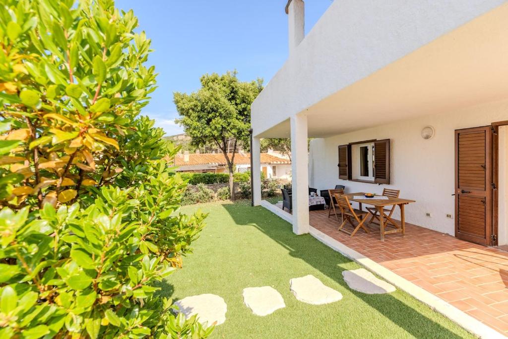 O grădină în afara Villa White Rock - Costa Smeralda & Baja Sardinia