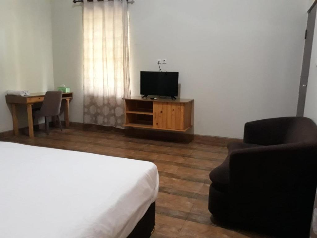 Hotel Semilir Syariah Sampang - Habitación Deluxe Con Cama Grande