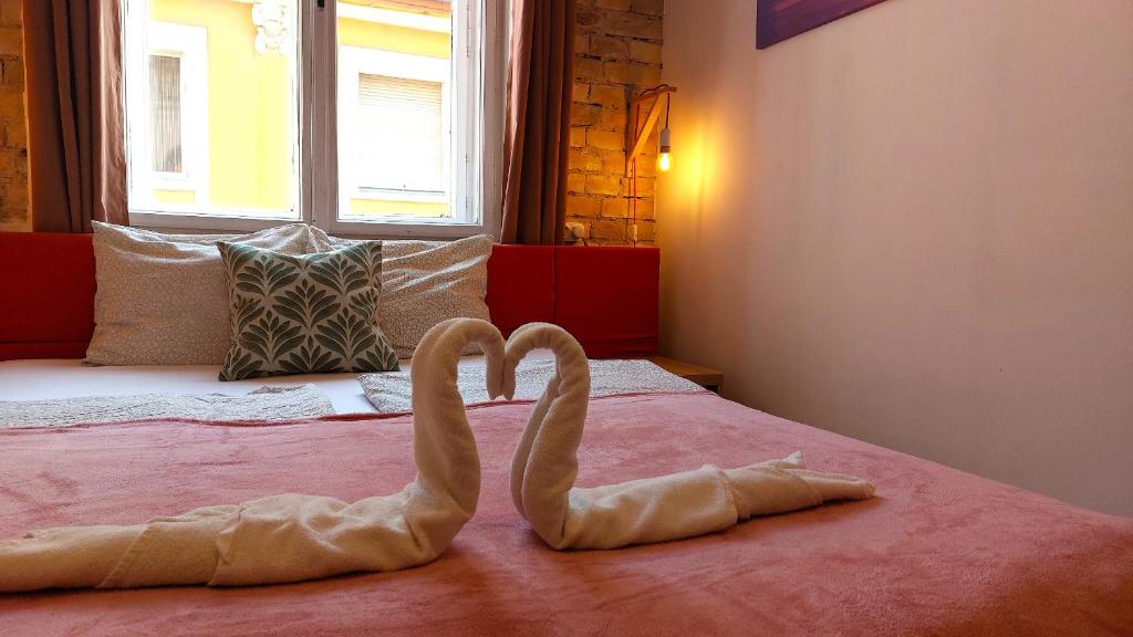 Postel nebo postele na pokoji v ubytování GoodMo Budapest Smart Rooms