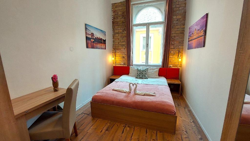 Postel nebo postele na pokoji v ubytování GoodMo Budapest Smart Rooms