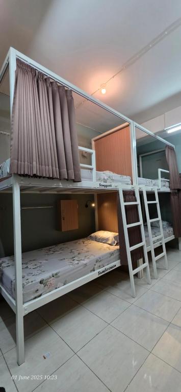 Postel nebo postele na pokoji v ubytování Little Malang Hostel小玛瑯青年旅舍