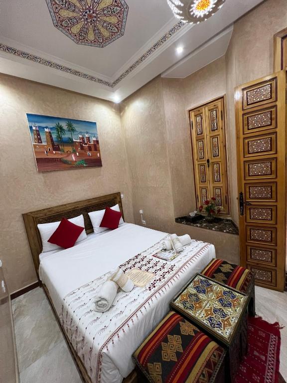 Postel nebo postele na pokoji v ubytování Riad Alice Terrace & Spa