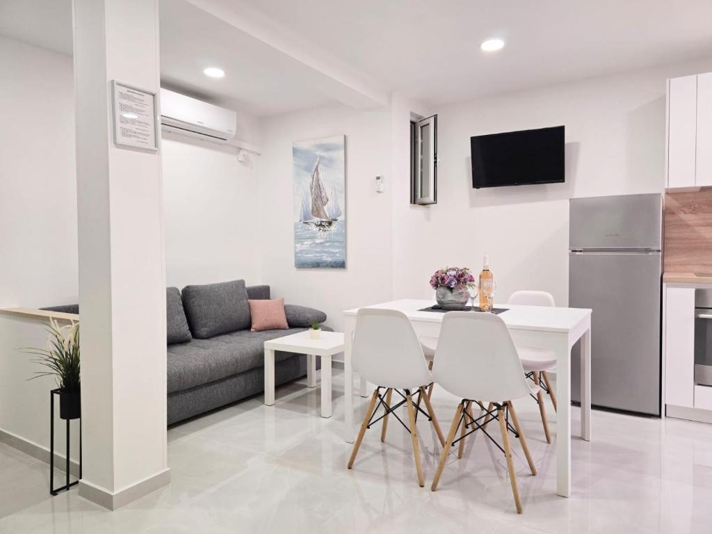 Kuchyň nebo kuchyňský kout v ubytování Apartments Miovic