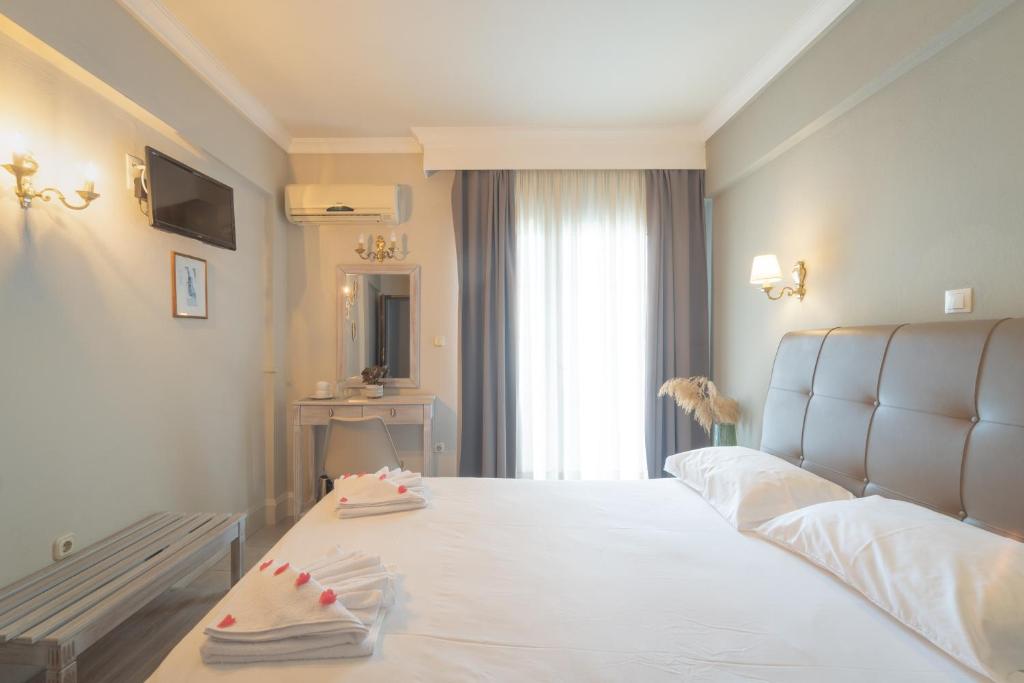 Postel nebo postele na pokoji v ubytování Hotel Mironi and Victoria