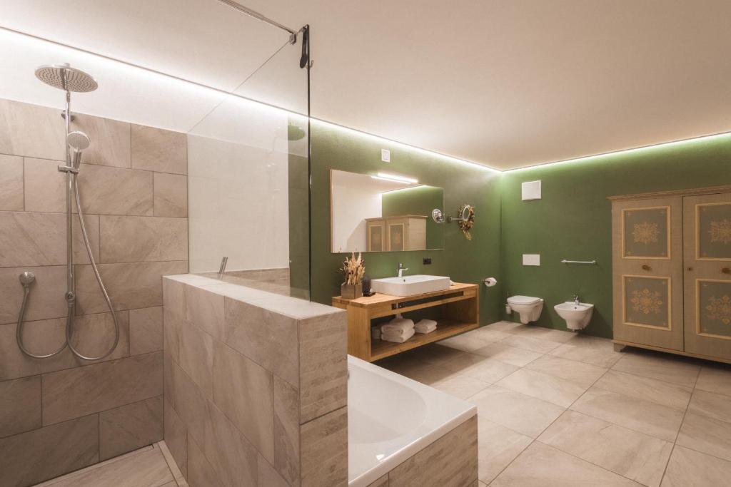 Kúpeľňa v ubytovaní Archehof Hochzirm Lodge Greti