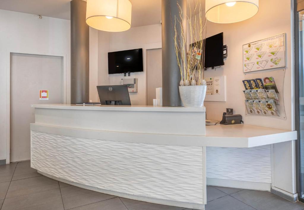 B&B HOTEL Marseille Centre La Timone - Resim 36