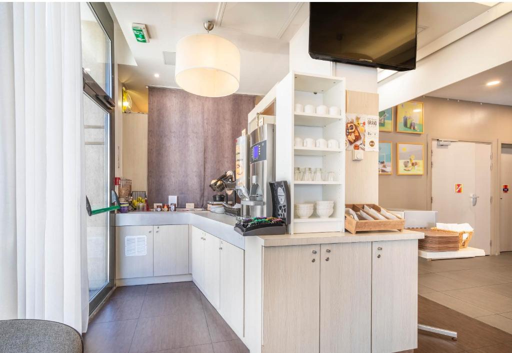 B&B HOTEL Marseille Centre La Timone - Resim 43