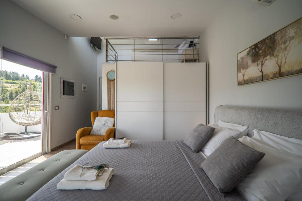 Posteľ alebo postele v izbe v ubytovaní Villa Eftychia - villa with 2 private pools!!! by PosarelliVillas