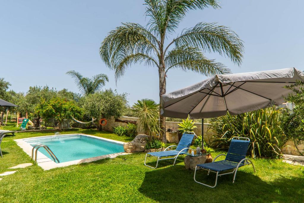 Bazén v ubytovaní Villa Eftychia - villa with 2 private pools!!! by PosarelliVillas alebo v jeho blízkosti
