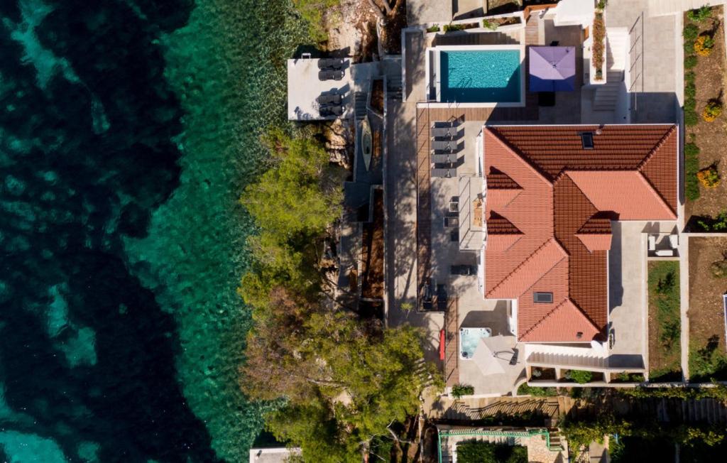 Hồ bơi trong/gần Villa Lipovac by Villas Guide