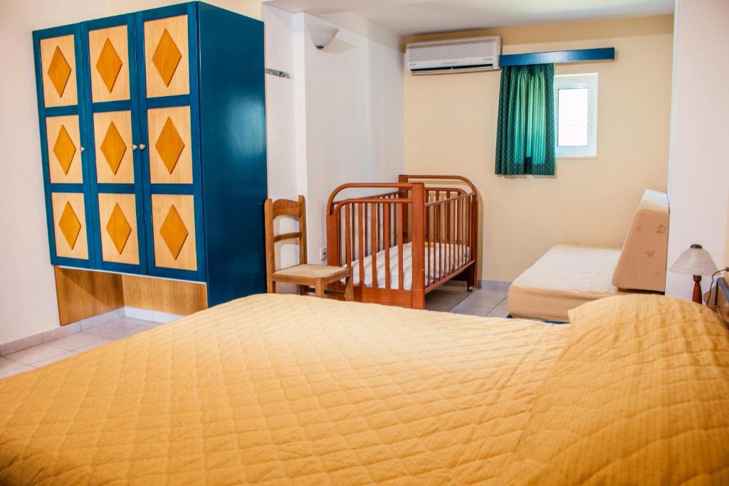 Postel nebo postele na pokoji v ubytování Limanaki Apartments