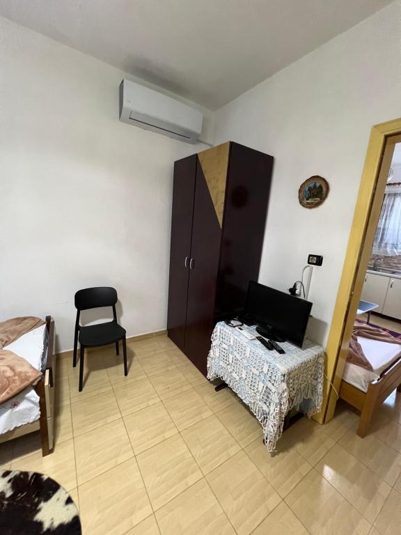 Postel nebo postele na pokoji v ubytování Dibra Home near City Center of Shkodra