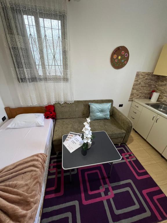 Postel nebo postele na pokoji v ubytování Dibra Home near City Center of Shkodra