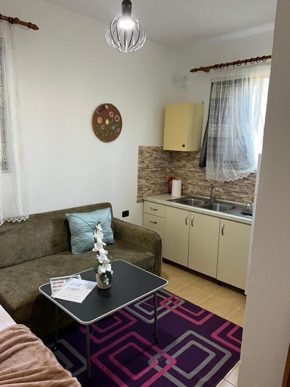 Posezení v ubytování Dibra Home near City Center of Shkodra