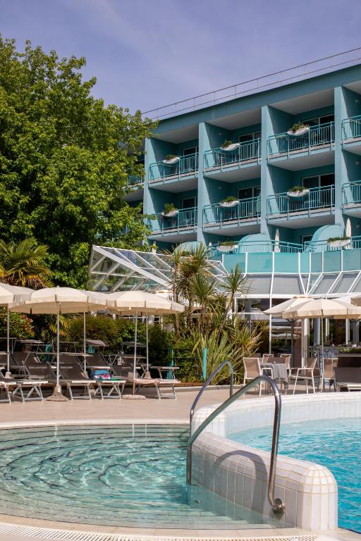 Bazén v ubytování Hotel Savoy nebo v jeho okolí