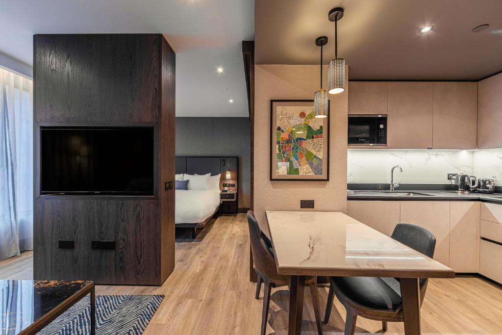 The Fellows House Cambridge, Curio Collection By Hilton - Resim 11