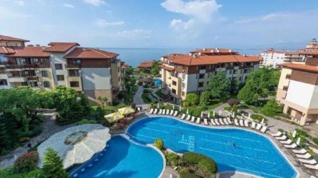 an aerial view of a resort with a swimming pool at VacationClub - Garden of Eden Apart Lilia L307 in Sveti Vlas