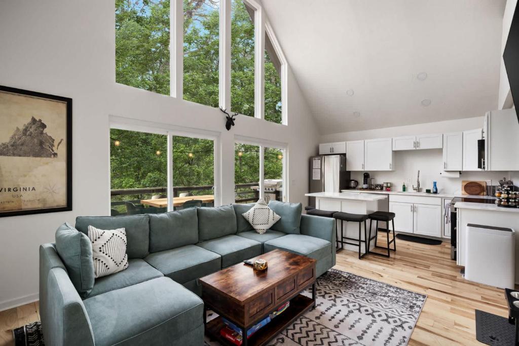 Kuchyň nebo kuchyňský kout v ubytování Fireplace Grill Games & Dogs near Bryce Resort