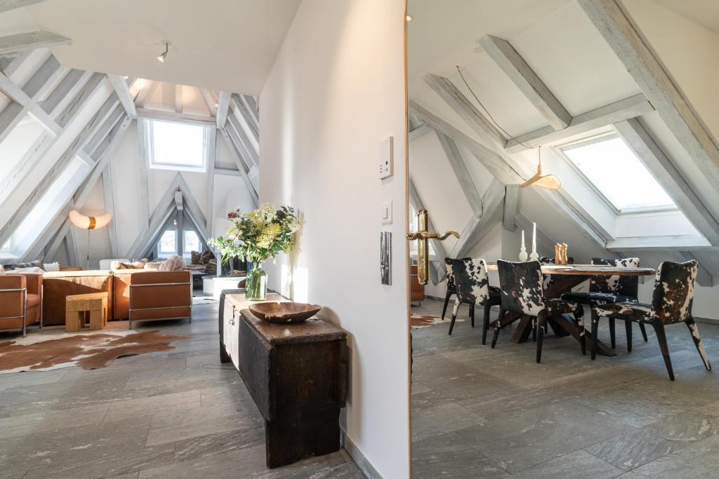 a living room with a table and a dining room at Edelweiss Schlosswohnung in Flims