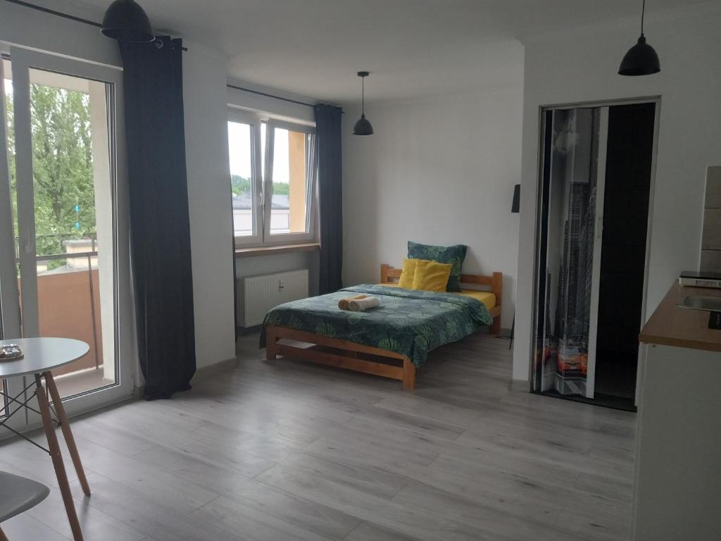Ένα ή περισσότερα κρεβάτια σε δωμάτιο στο Apartament Czwarte Niebo