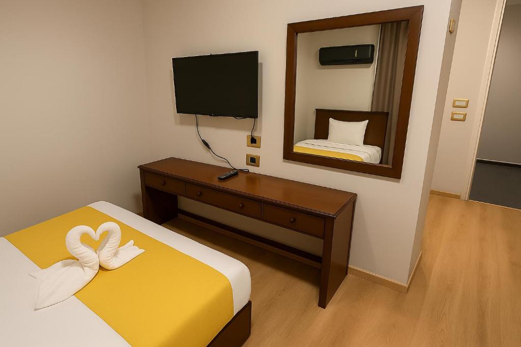 Postel nebo postele na pokoji v ubytování Miramar Evergreen Hotel