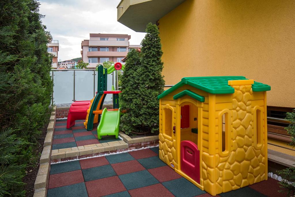 Herní místnost nebo prostor pro děti v ubytování JBH Hotel