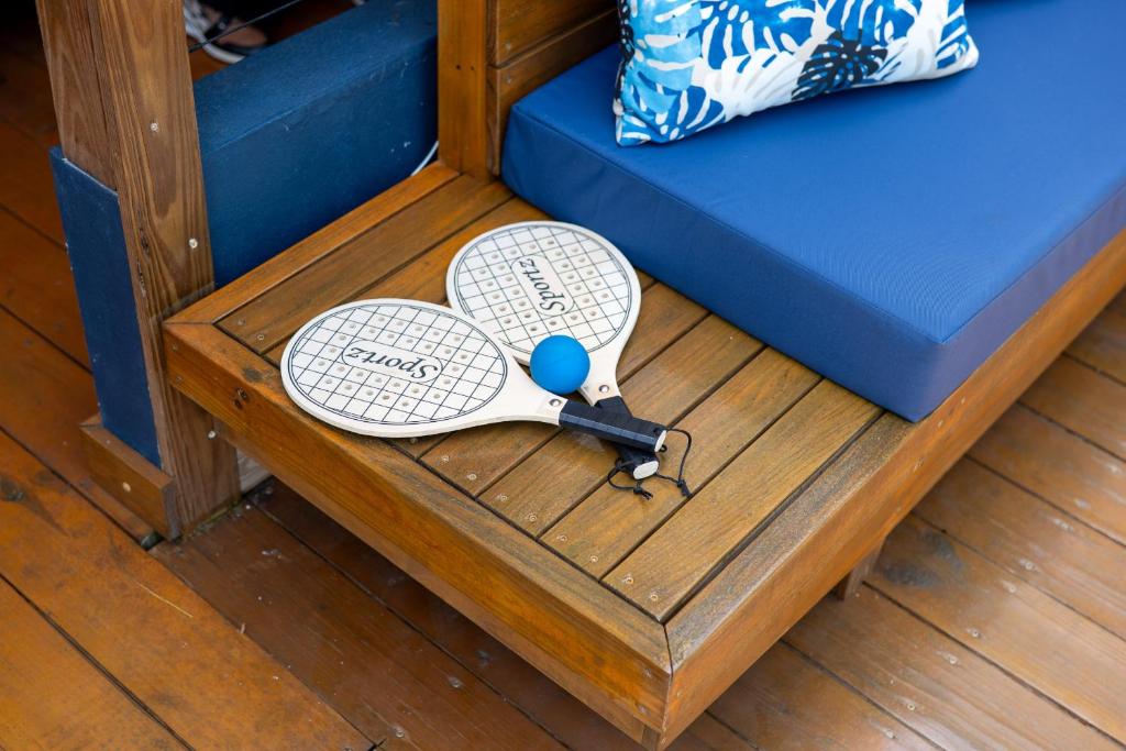 Postel nebo postele na pokoji v ubytování Coastal Oceanfront Hideaway w 3BR & Private Deck