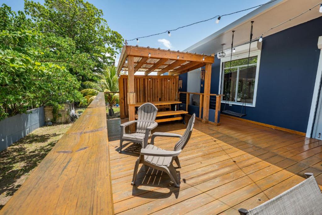 Balkón nebo terasa v ubytování Coastal Oceanfront Hideaway w 3BR & Private Deck