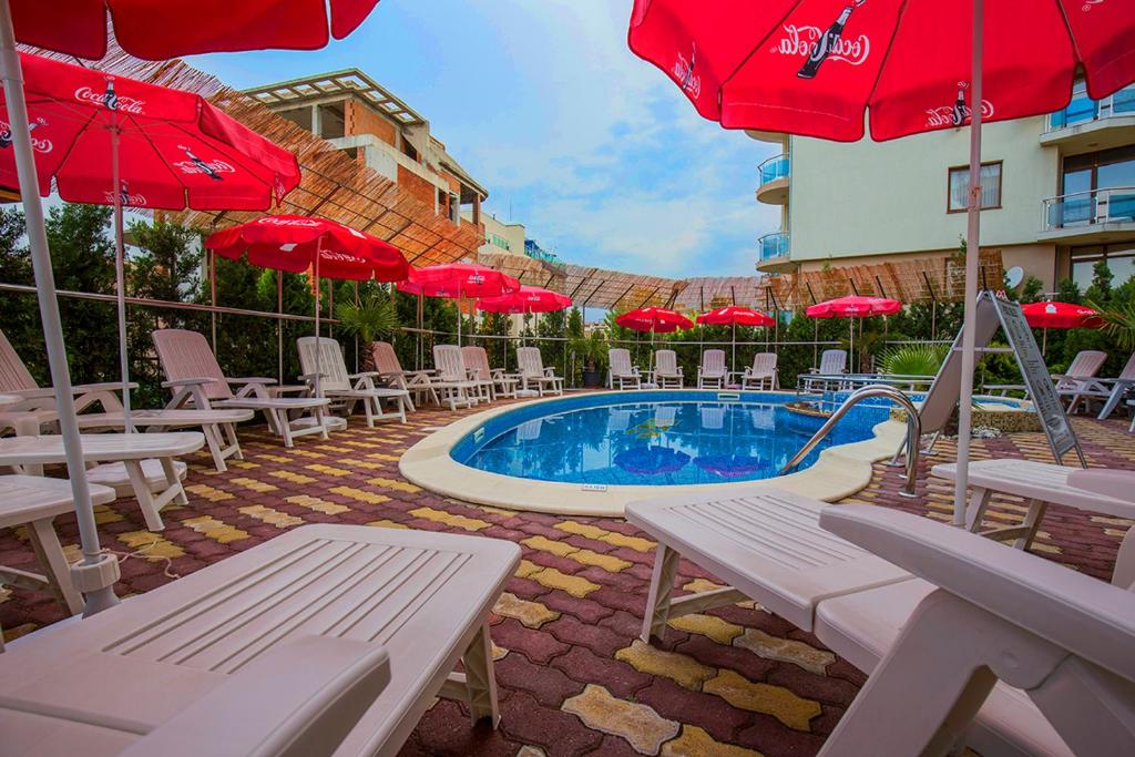 Bazén v ubytování JBH Hotel nebo v jeho okolí