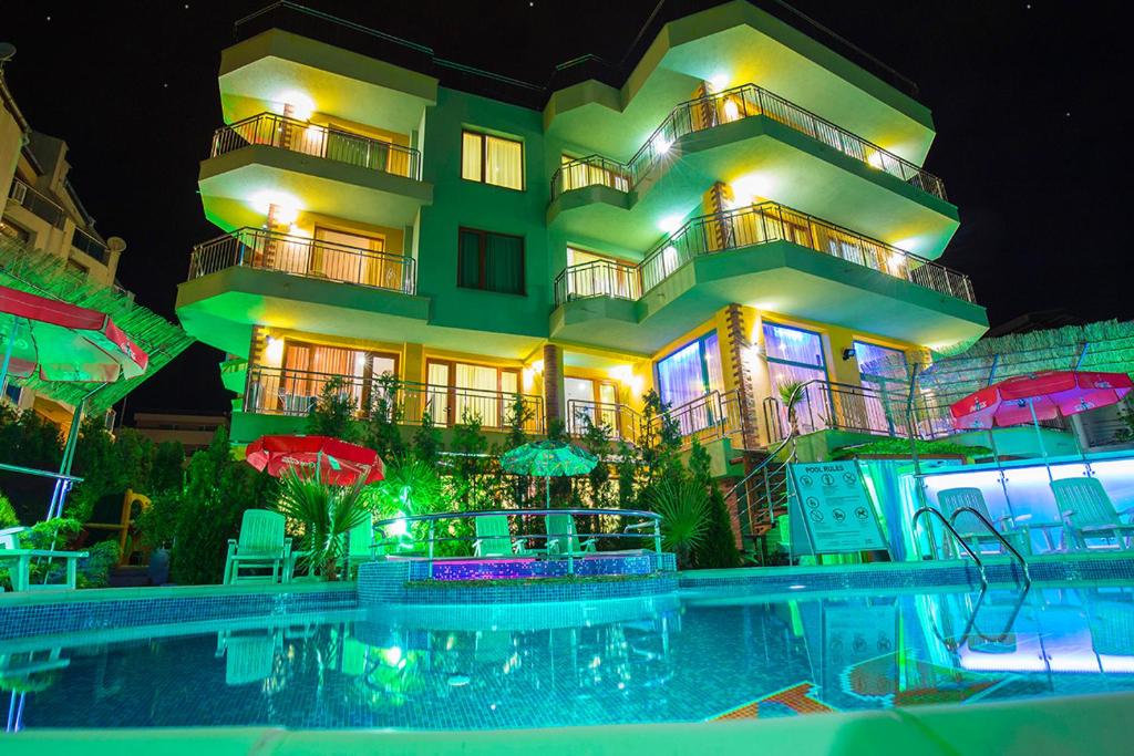 Bazén v ubytování JBH Hotel nebo v jeho okolí