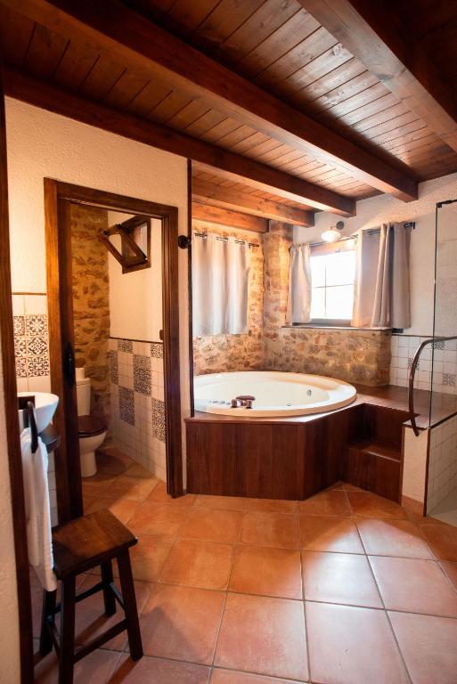 a large bathroom with a tub and a toilet at L'Olivera - BENABARRE in Benabarre
