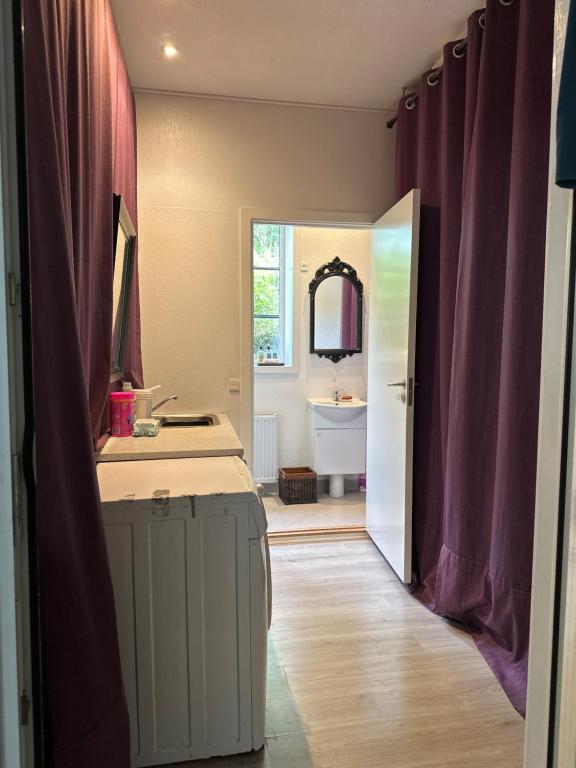 Kuchyň nebo kuchyňský kout v ubytování Hobro guesthouse