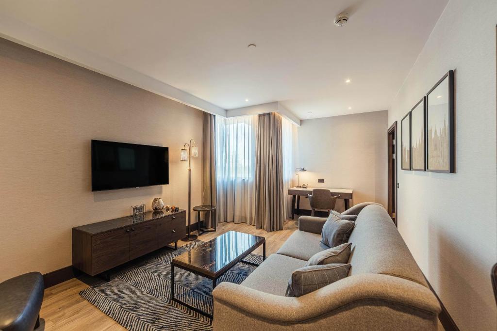 Een TV en/of entertainmentcenter bij The Fellows House Cambridge, Curio Collection By Hilton
