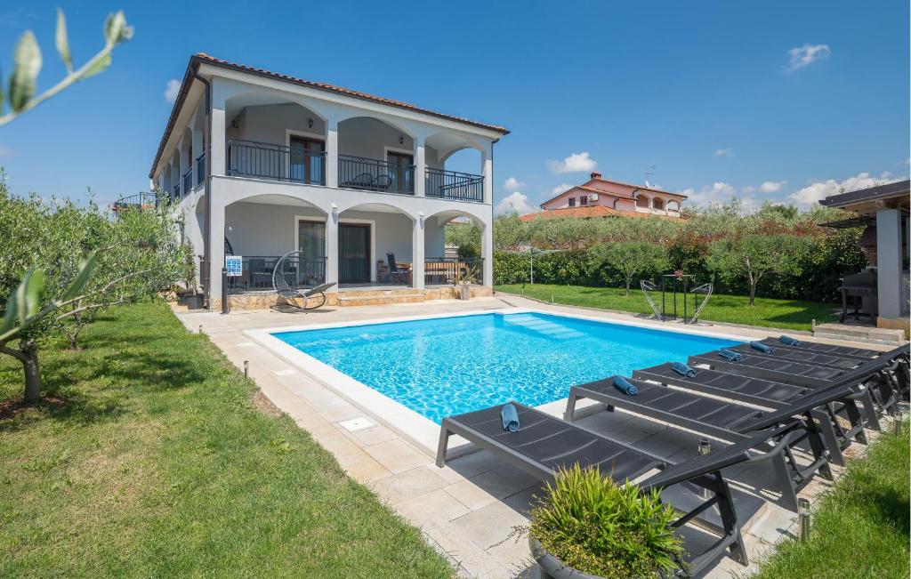Gorgeous Apartment In Porec With Swimming Pool