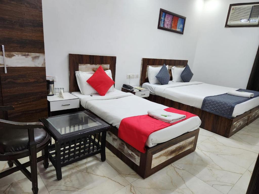 Postel nebo postele na pokoji v ubytování Hotel Grand Marina